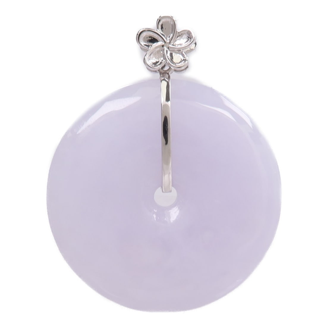 Jade K18 White Gold Pendant Top: Jade K18 White Gold Pendant Top This elegant pendant top features a green jade stone set in 18K white gold. Designed for women, it showcases a refined and timeless style, making it a versatile additio