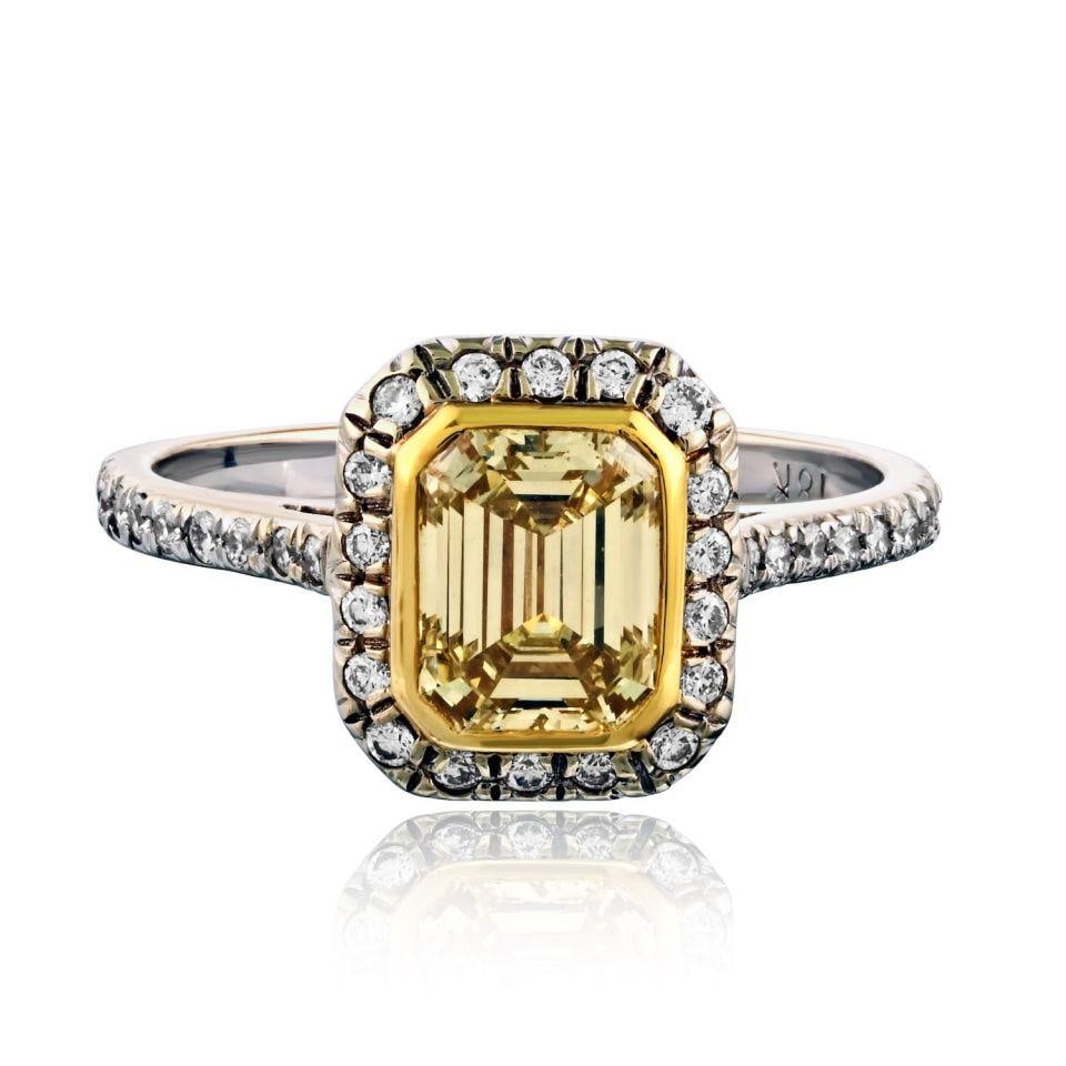 Emerald Cut 1.04ct Diamond Engagement Ring in 18K White Gold: Emerald Cut 1.04ct Diamond Engagement Ring in 18K White Gold This elegant ring features a 1.04 carat emerald cut diamond set in 18K white gold. The ring is pre-owned and offers a classic, sophisticate