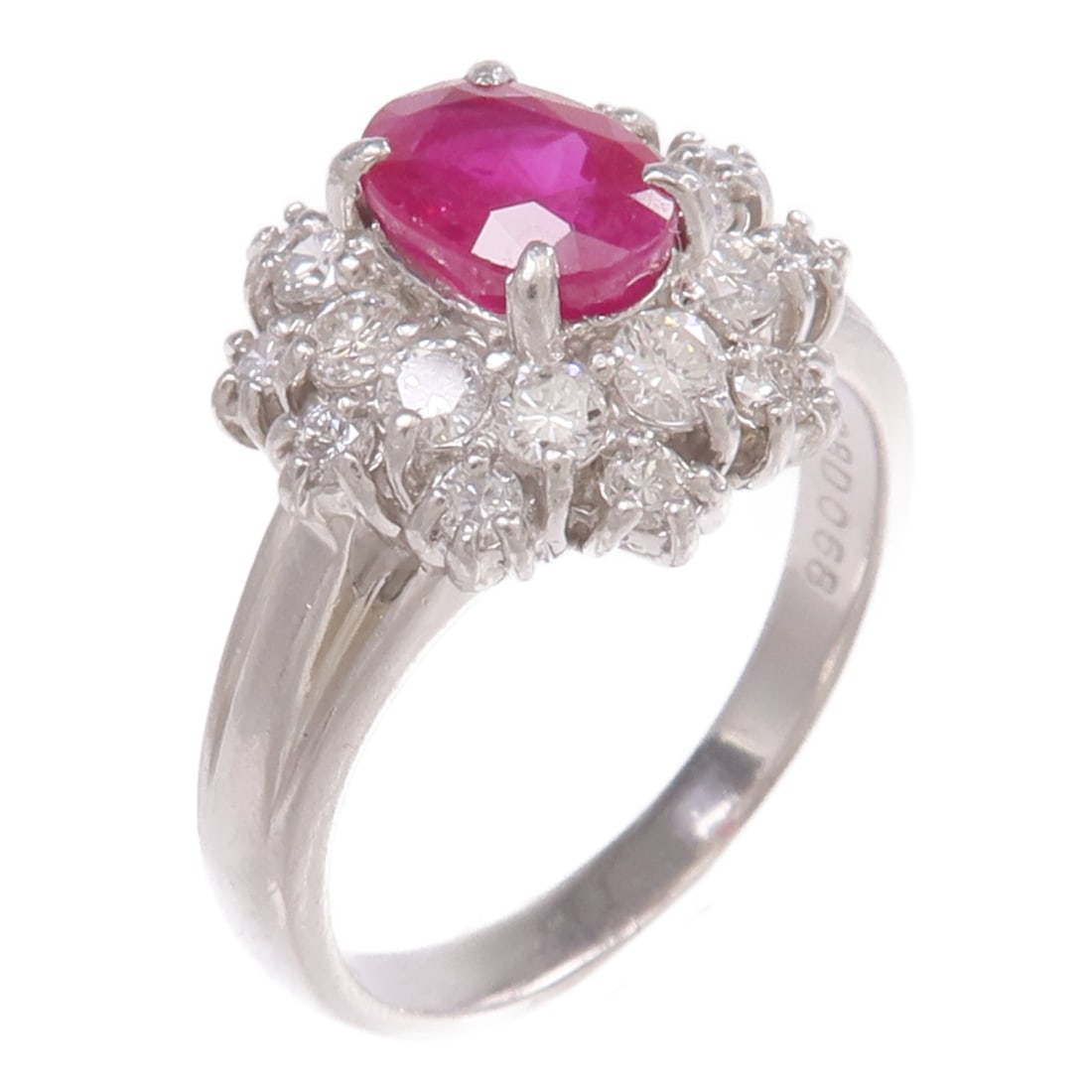 PT850 platinum ring with ruby and diamond accents size 6.25: PT850 platinum ring with ruby and diamond accents size 6.25 This elegant ring features a vibrant ruby as the main stone, complemented by sparkling diamonds. Crafted from Pt850 platinum, it offers dura