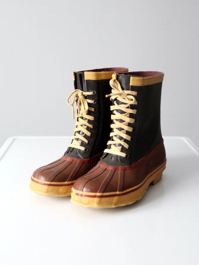 Vintage Explorers Men's Size 9 Waterproof Rubber Boots: Vintage Explorers Men's Size 9 Waterproof Rubber Boots Discover these vintage Explorers rubber winter boots, designed for durability and style. These brown boots feature eye-catching red stripes and t