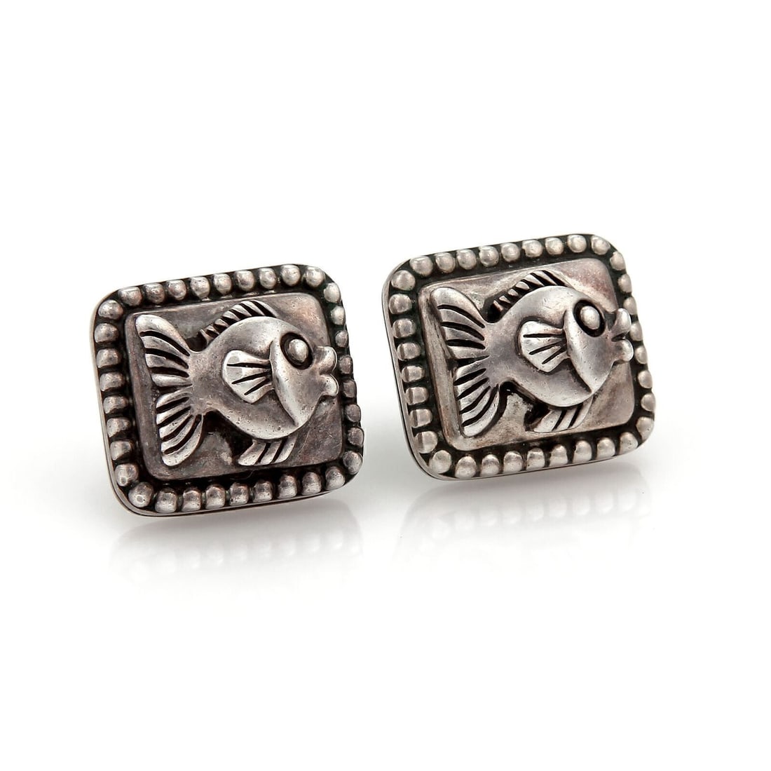 Kieselstein-Cord sterling silver fish clip on stud earrings: Kieselstein-Cord sterling silver fish clip on stud earrings These Kieselstein-Cord earrings feature a distinctive rectangular shape with a fish motif, crafted from sterling silver. Designed in a clip-