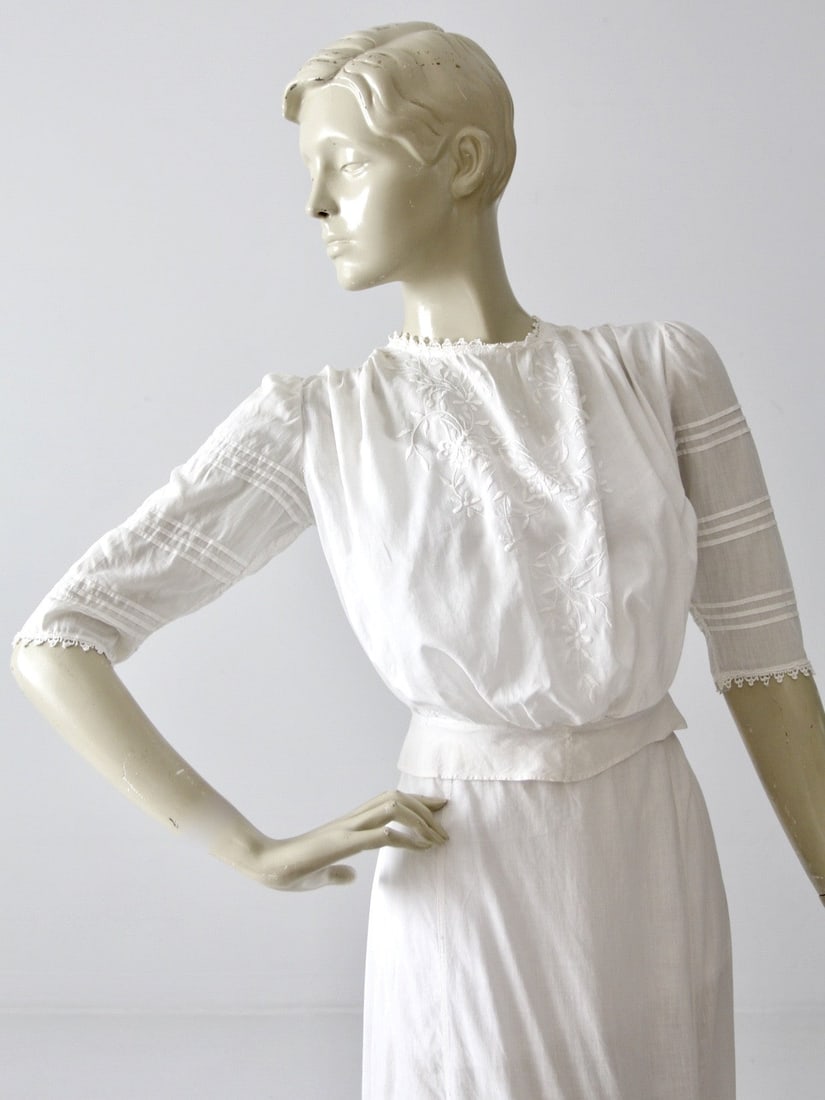 Antique Edwardian Cotton Blouse with Intricate Embroidery: Antique Edwardian Cotton Blouse with Intricate Embroidery This exquisite Edwardian embroidered blouse is crafted from antique cotton, showcasing intricate white embroidery that adds a touch of eleganc