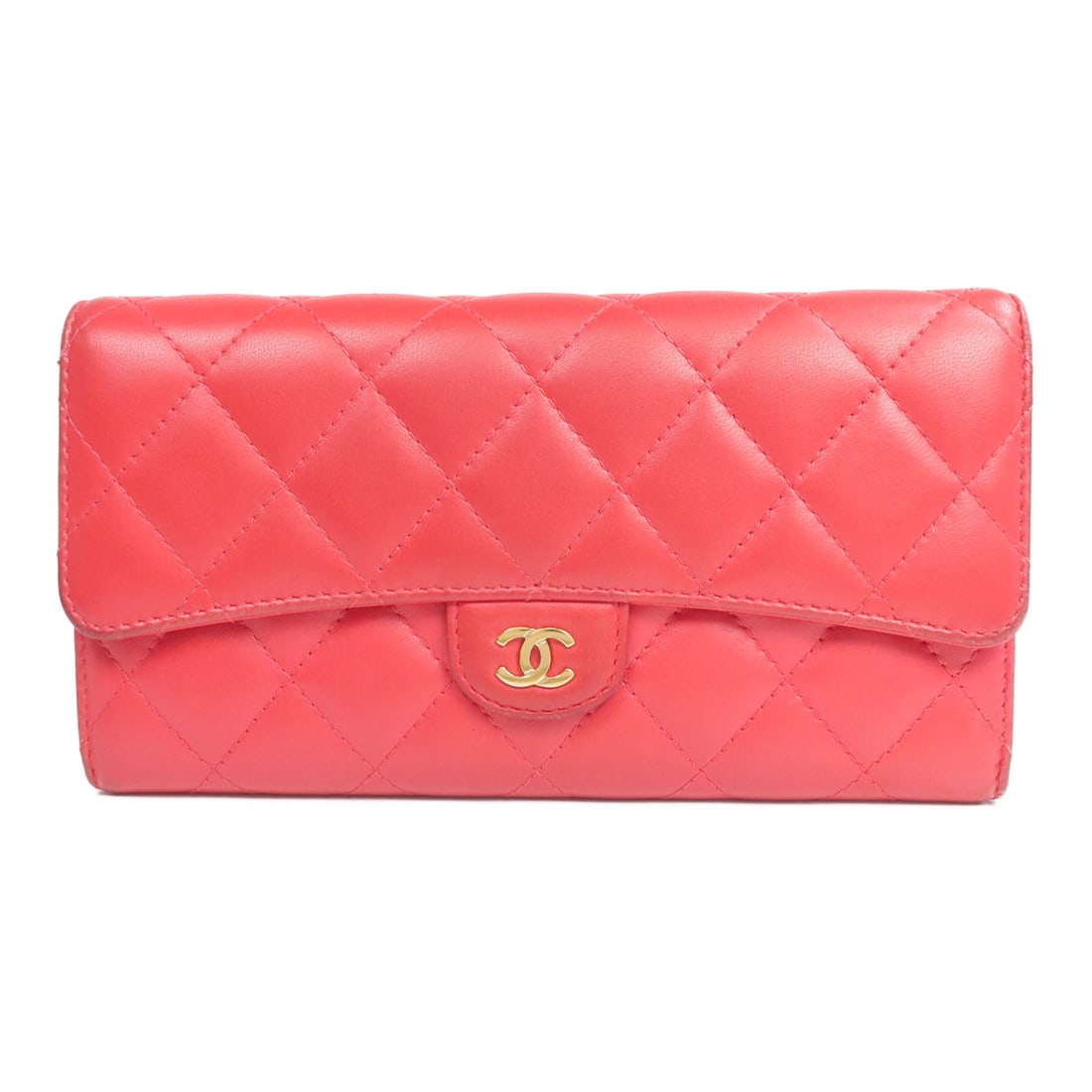 Chanel Classic Red Lambskin Long Bifold Wallet with Gold Tone CC: Chanel Classic Red Lambskin Long Bifold Wallet with Gold Tone CC This CHANEL Classic Long Flap Wallet is crafted from luxurious red lambskin leather and features a bifold design. The wallet is designe