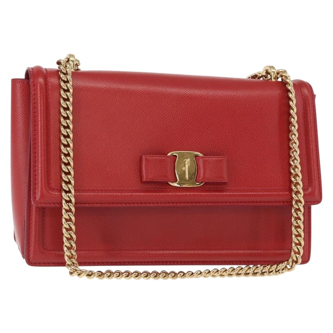 Salvatore Ferragamo Red Gold Chain Vala Shoulder Bag Authentic: Salvatore Ferragamo Red Gold Chain Vala Shoulder Bag Authentic This exquisite Salvatore Ferragamo Chain Vala Shoulder Bag is crafted in Italy from high-quality leather, featuring a striking red and go