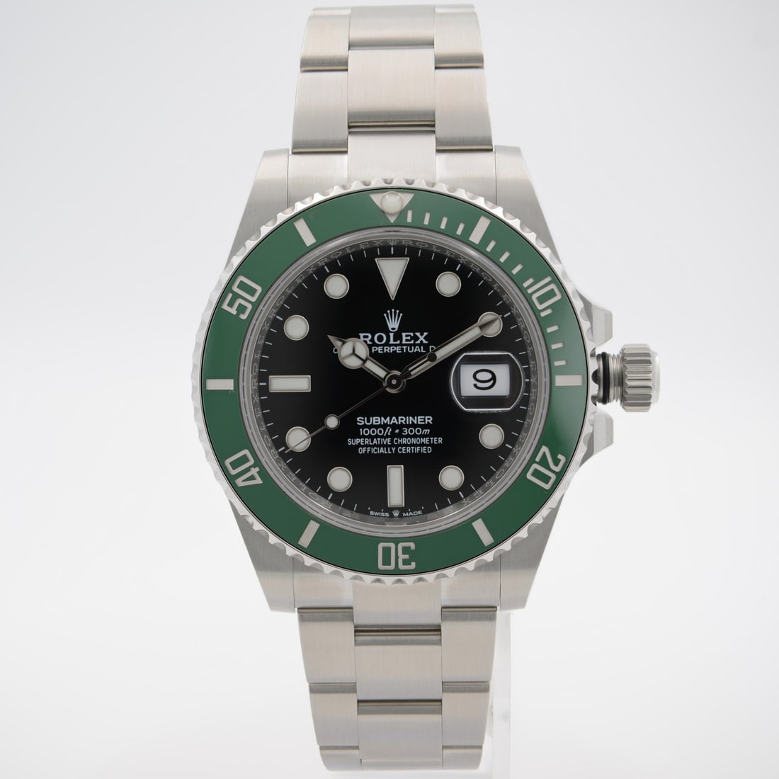 Rolex Submariner 126610LV Stainless Steel Green Bezel Black Dial Automatic Watch: Rolex Submariner 126610LV Stainless Steel Green Bezel Black Dial Automatic Watch This Rolex Submariner 126610LV, also known as the "Starbucks," is a luxury men's wristwatch featuring a black dial, gre
