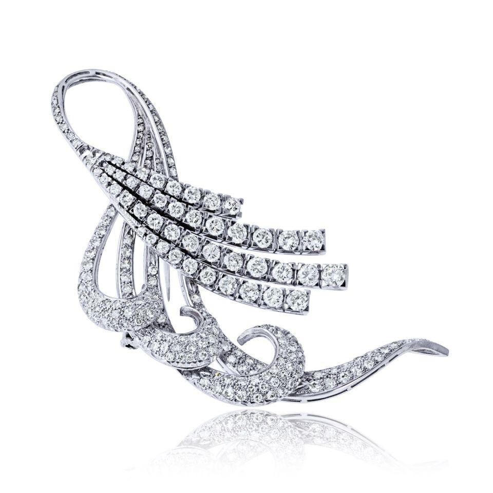 Brooch with 5 Carat Diamonds 20.3 Grams: Brooch with 5 Carat Diamonds 20.3 Grams This pre-owned brooch features a total diamond weight of 5 carats and has a total weight of 20.3 grams. It is designed as a classic brooch, making it an elegant