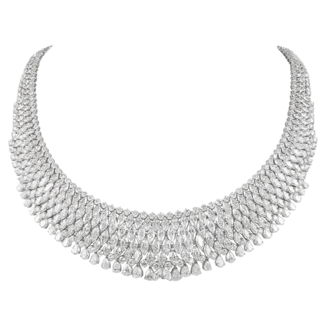 Stunning 82ct Diamond Necklace in 18K White Gold Contemporary Design: Stunning 82ct Diamond Necklace in 18K White Gold Contemporary Design This stunning contemporary necklace showcases approximately 82 carats of exquisite diamonds, featuring a captivating mix of marquis