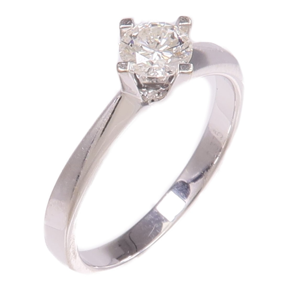 Diamond Ring Crafted in 18K White Gold Size US 6: Diamond Ring Crafted in 18K White Gold Size US 6 This elegant ring features a diamond set in 18K white gold. The ring is a US size 6 and showcases a clear main stone. It is in reasonable condition wit