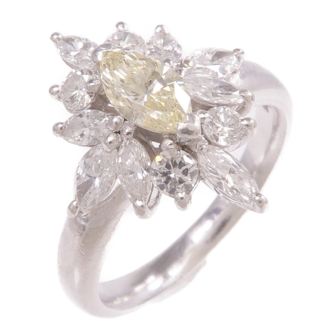 Platinum PT900 Diamond Ring Size 8.5: Platinum PT900 Diamond Ring Size 8.5 This ring features a diamond set in PT900 platinum, offering a classic and elegant style. It is crafted with clear-colored platinum and is designed for regular wea