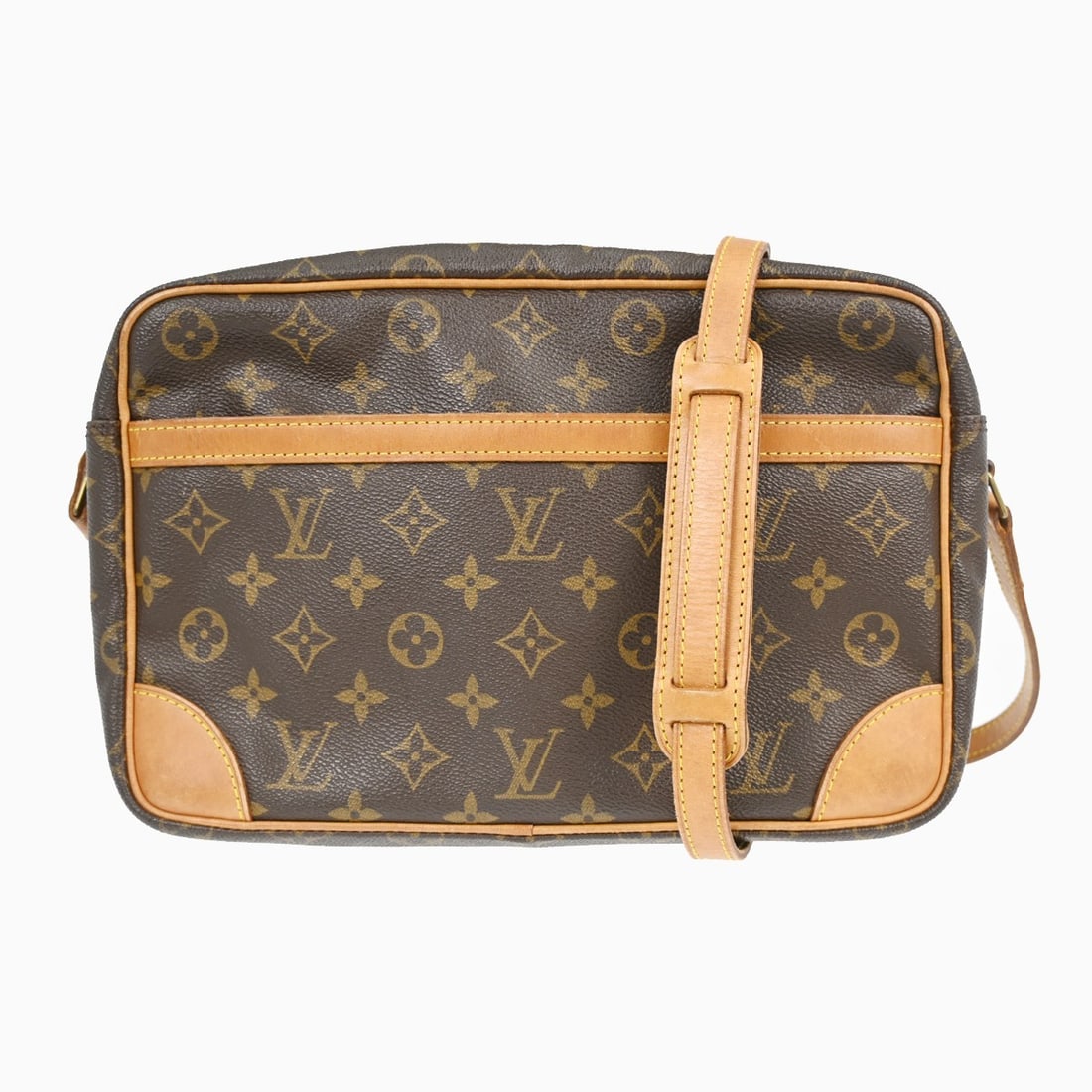 Louis Vuitton Trocadero 30 Monogram Canvas Crossbody Shoulder Bag M51272: Louis Vuitton Trocadero 30 Monogram Canvas Crossbody Shoulder Bag M51272 This is a Louis Vuitton Trocadero 30 shoulder bag crafted from monogram canvas with leather crossbody strap and trim. The bag f