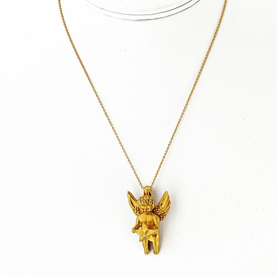 Kieselstein Cord 18K Gold Angel Pendant with Diamond: Kieselstein Cord 18K Gold Angel Pendant with Diamond This exquisite pendant from Kieselstein Cord is crafted in solid 18K yellow gold and weighs an impressive 26.8 grams. It features a beautifully scu