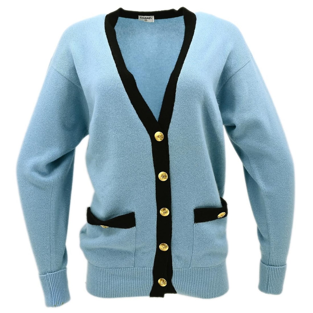 Chanel Vintage Blue Cashmere Cardigan #38 Long Sleeve: Chanel Vintage Blue Cashmere Cardigan #38 Long Sleeve This exquisite Chanel cardigan is crafted from 100% cashmere, offering both luxury and comfort. Its rich blue color and long sleeves make it an id