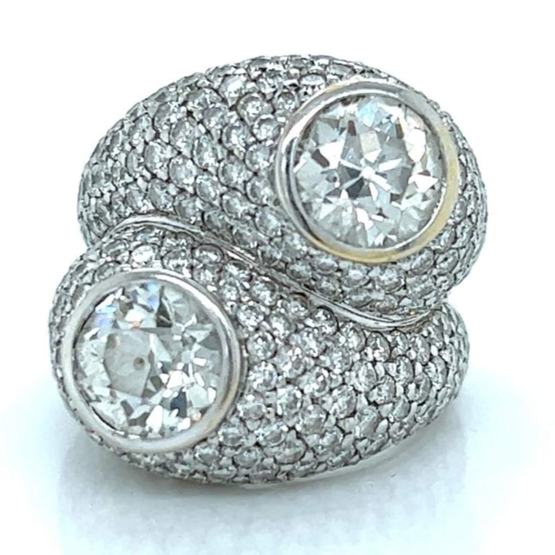 Sabbadini 18K White Gold Diamond Ring 4.60 Ct 7.00 Ct F-G VVS1: Sabbadini 18K White Gold Diamond Ring 4.60 Ct 7.00 Ct F-G VVS1 This exquisite Sabbadini ring features a stunning design crafted from 18K white gold, weighing 16.2 grams. The centerpiece of the ring in