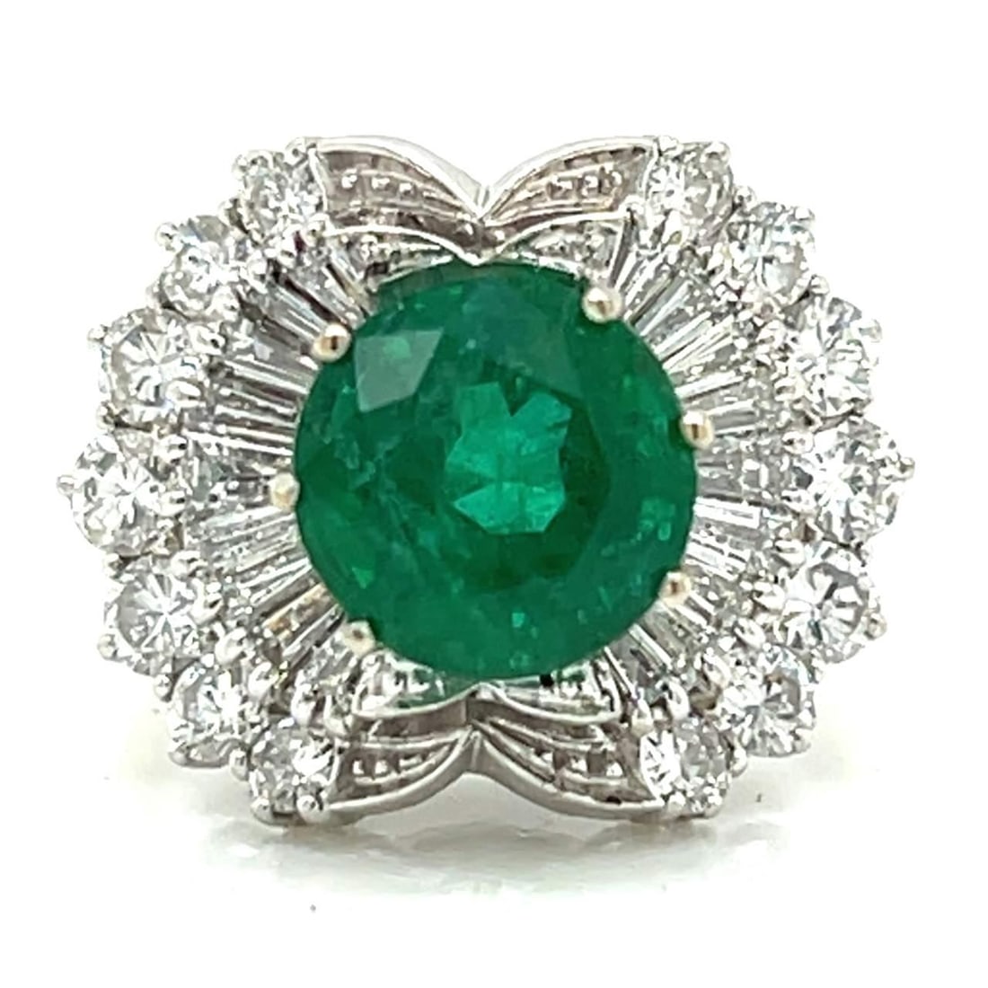 1950's 18K White Gold Emerald Diamond Ring 2.41 Ct Vintage: 1950's 18K White Gold Emerald Diamond Ring 2.41 Ct Vintage This stunning 1950's ring features a brilliant 2.41 Ct. emerald, beautifully complemented by 18 baguette diamonds (approximately 0.80 Ct.) an
