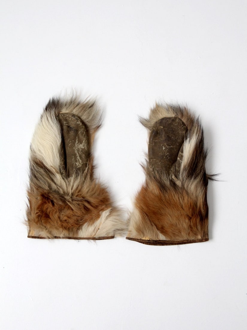 Early 20th Century Brown and White Antique Fur Mittens: Early 20th Century Brown and White Antique Fur Mittens Discover this exquisite pair of antique fur mittens from the early 20th century, featuring a beautiful combination of brown and white fur. Design