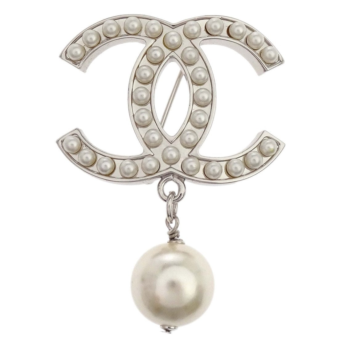 Chanel Silver Plated CC Pearl Brooch Pin 05V: Chanel Silver Plated CC Pearl Brooch Pin 05V This Chanel brooch features the iconic CC logo adorned with artificial pearls and finished in a silver-plated metal. Crafted in France, it offers a sophist