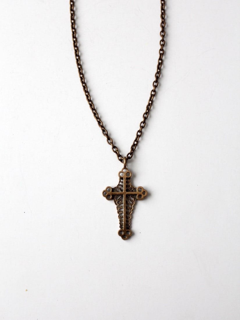Vintage Brass Tone Cross Pendant Necklace 28 inch Chain: Vintage Brass Tone Cross Pendant Necklace 28 inch Chain This vintage cross pendant necklace showcases an elegant brass tone with a beautifully intricate cross pendant. The necklace features a long lin