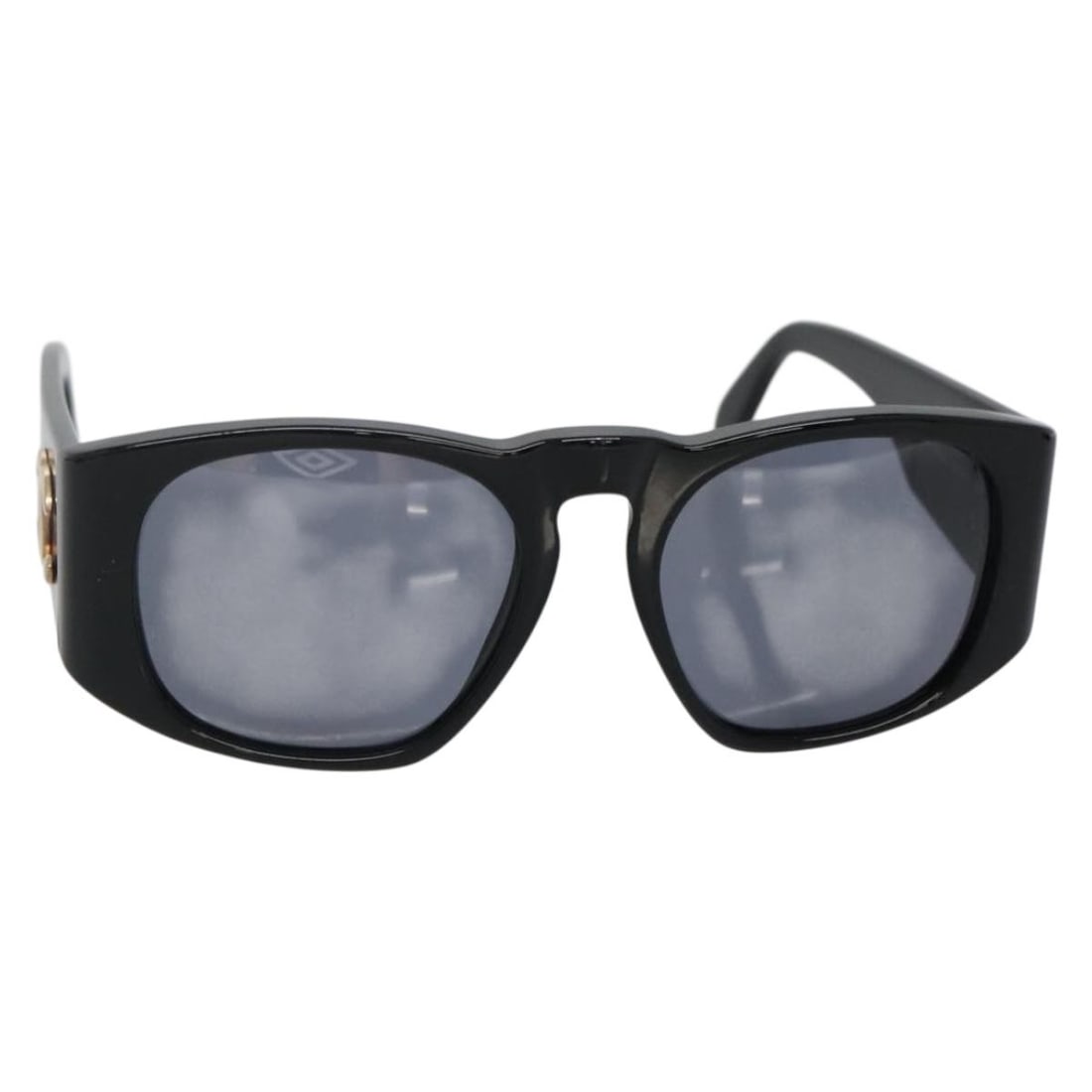 CHANEL Black Plastic Sunglasses Made in Italy Authentic: CHANEL Black Plastic Sunglasses Made in Italy Authentic Elevate your style with these authentic CHANEL sunglasses, expertly crafted in Italy. Featuring a sleek black plastic exterior, these sunglasses
