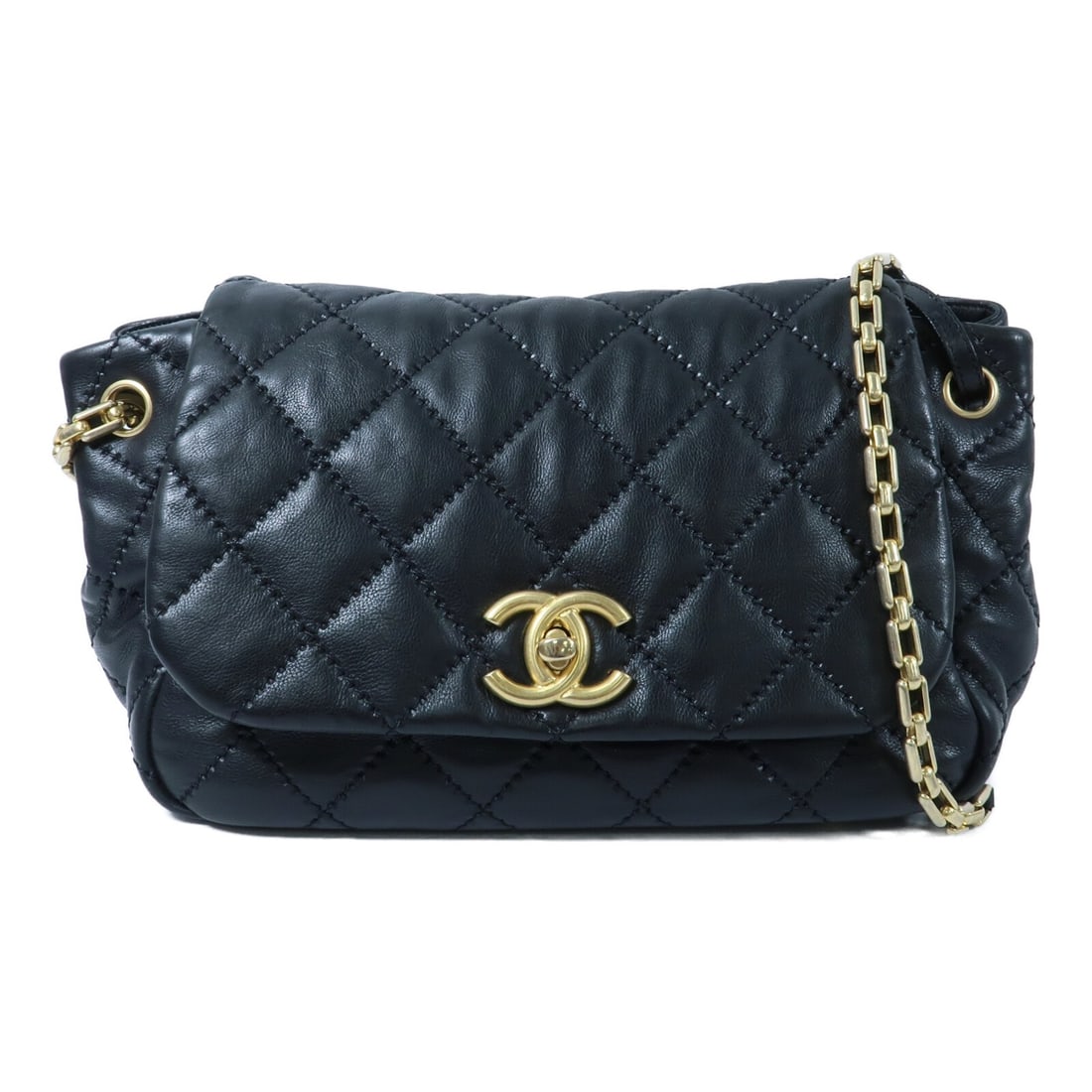 CHANEL Black Calfskin CC Chain Shoulder Bag GHW: CHANEL Black Calfskin CC Chain Shoulder Bag GHW This CHANEL shoulder bag features luxurious black calfskin leather and a classic chain design. The bag is crafted with attention to detail, offering a s