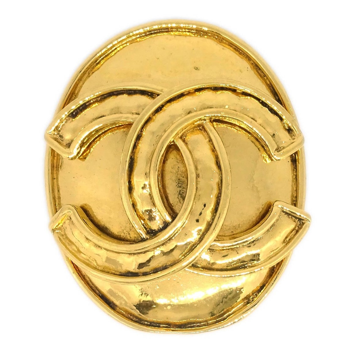 Chanel 94P Gold-Plated Oval Brooch from France: Chanel 94P Gold-Plated Oval Brooch from France This exquisite Chanel Oval Brooch is a stunning piece crafted in France. The brooch features a classic oval shape and is beautifully gold-plated, adding 