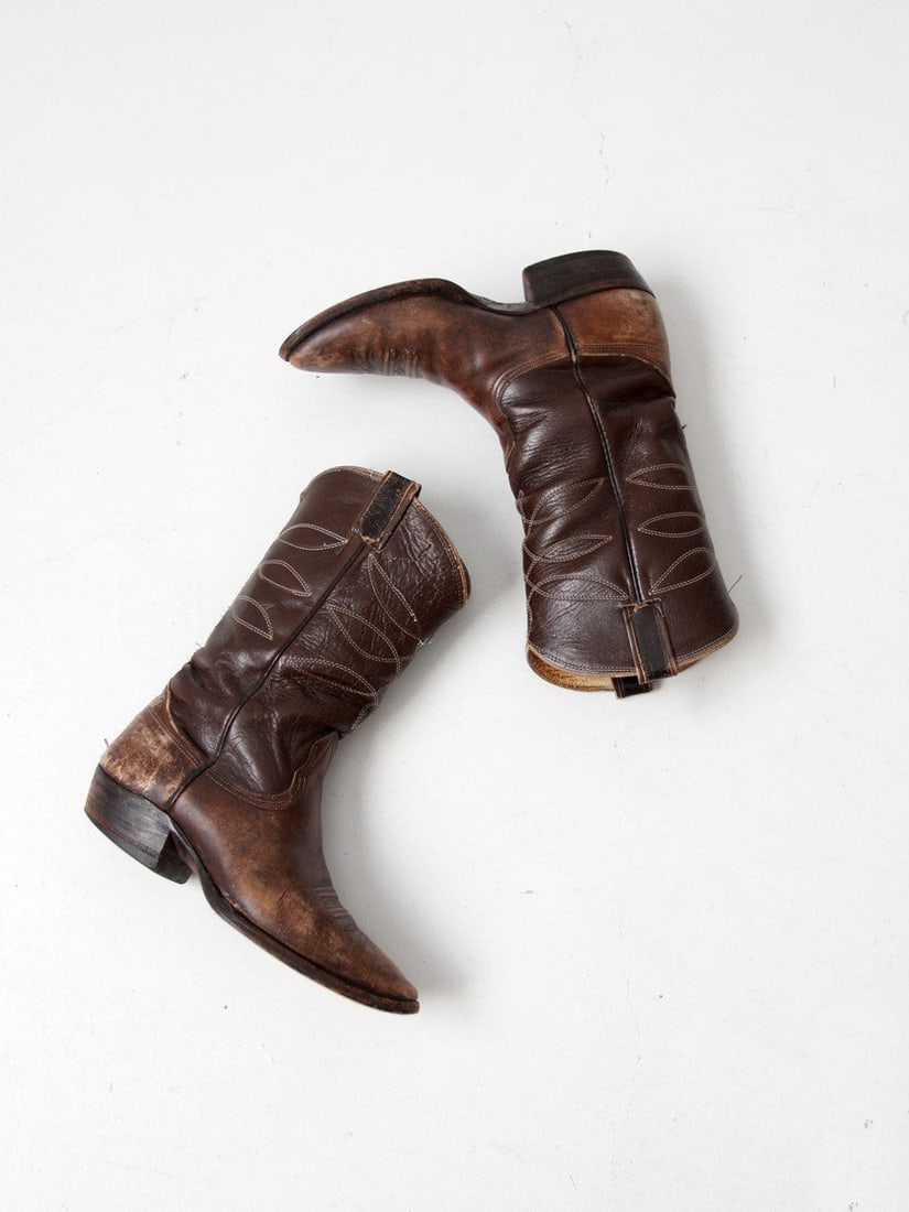 Vintage Nocona Cowboy Boots 1970s Two-Tone Leather Men's Size 8.5D: Vintage Nocona Cowboy Boots 1970s Two-Tone Leather Men's Size 8.5D Step into a piece of history with these vintage Nocona Western boots from the 1970s. Designed for men, these well-worn cowboy boots s