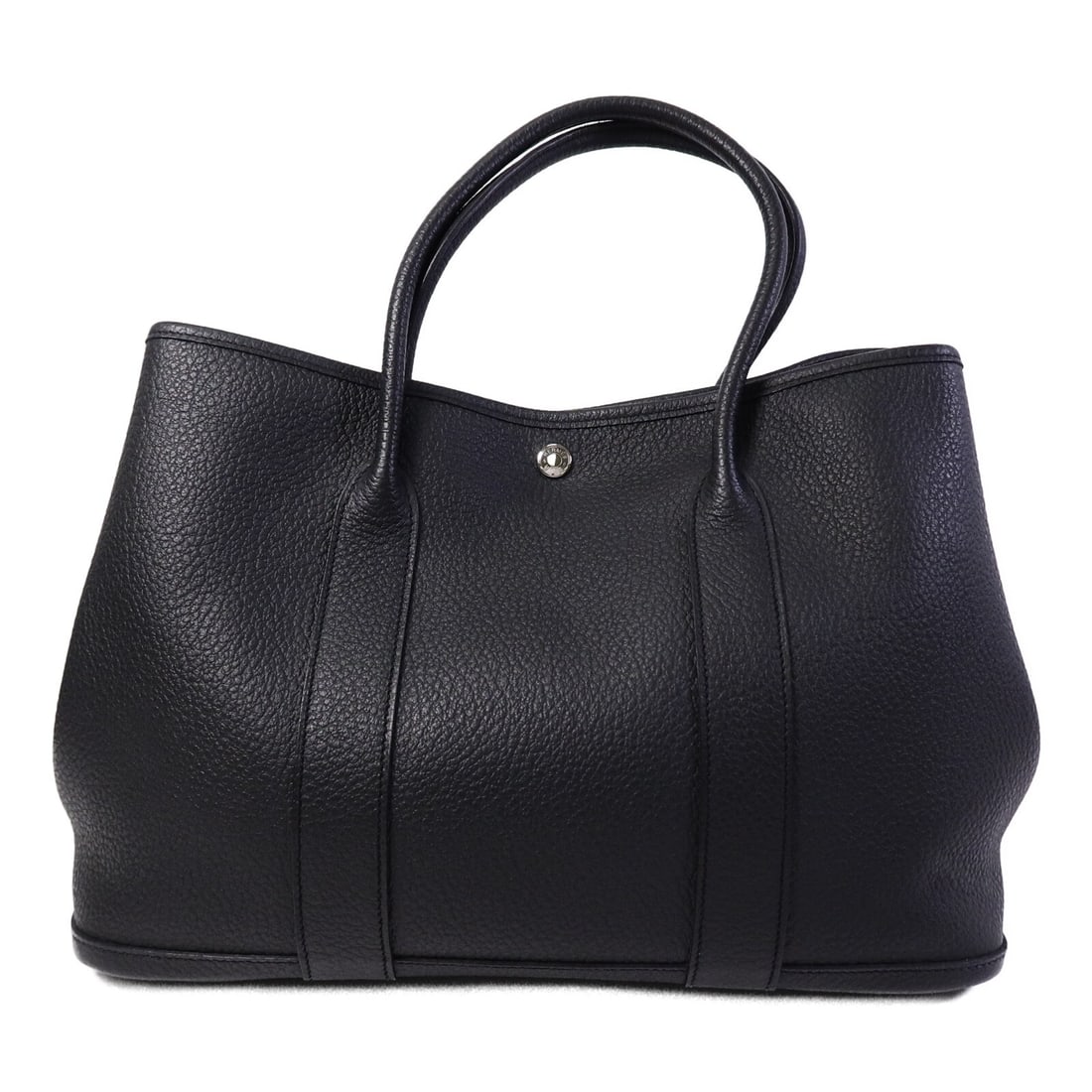 Hermes Garden Party PM black calfskin handbag: Hermes Garden Party PM black calfskin handbag This Hermes Garden Party PM handbag is crafted from high-quality Negonda calfskin leather in a classic black shade. Designed for women, it features pallad