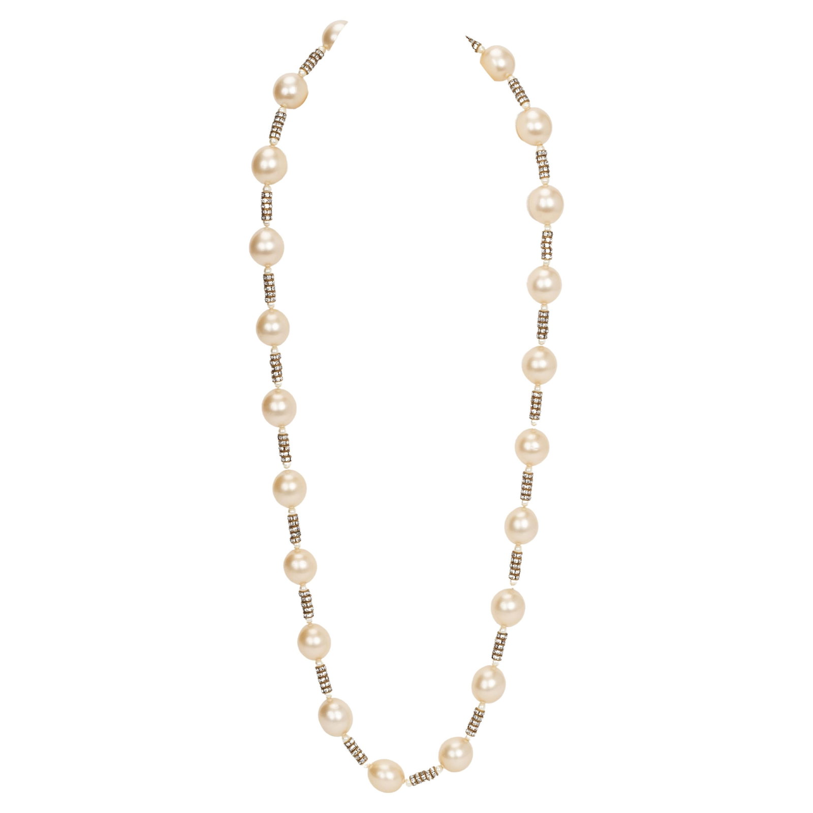 Chanel 1990 Gripoix Pearl Sautoir Necklace by Victoire de Castellaine: Chanel 1990 Gripoix Pearl Sautoir Necklace by Victoire de Castellaine Elevate your style with this exquisite Chanel Gripoix Pearl Sautoir Necklace from 1990, designed by the renowned Victoire de Caste
