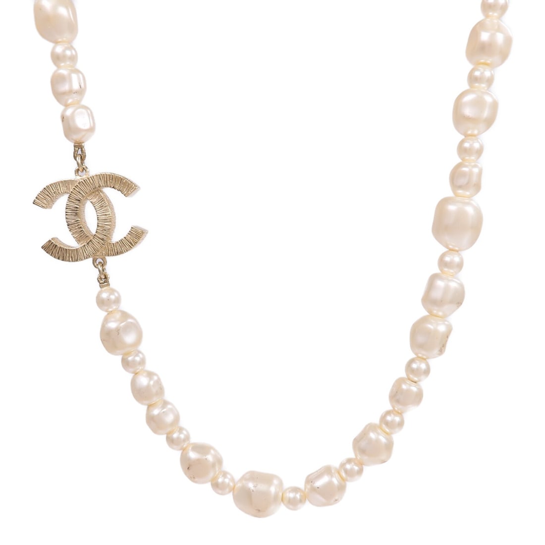 Chanel White PVC Gold Tone CC Choker Necklace for Women: Chanel White PVC Gold Tone CC Choker Necklace for Women This CHANEL CC choker necklace features a striking combination of white PVC and metal with gold and white accents. Designed for women, it showca
