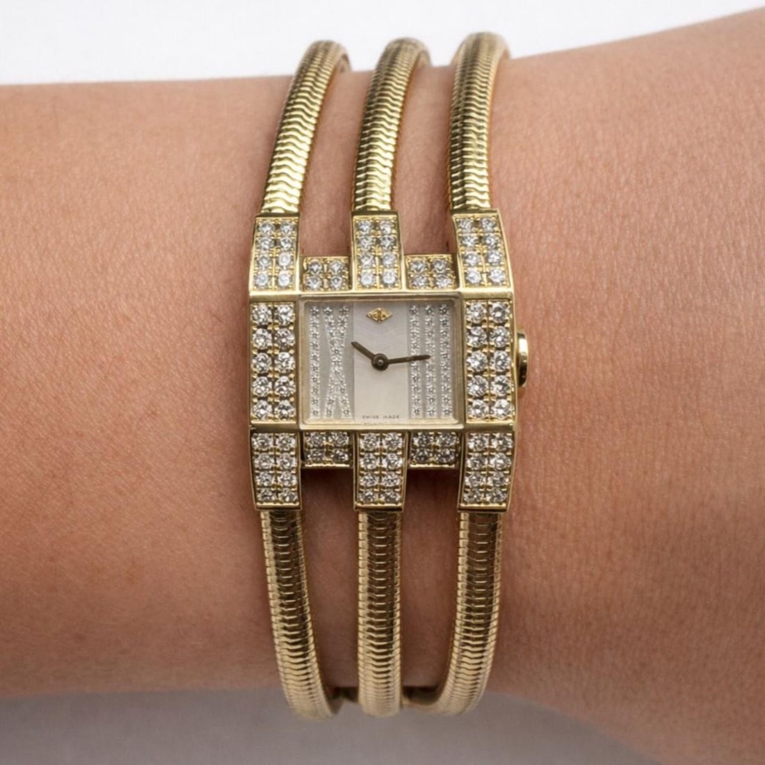 18K Yellow Gold Diamond Liane Watch by Van Cleef & Arpels 6.5 Inch: 18K Yellow Gold Diamond Liane Watch by Van Cleef & Arpels 6.5 Inch This Van Cleef & Arpels Liane Collection watch is crafted from 18K yellow gold and set with approximately 220 factory-original diamon