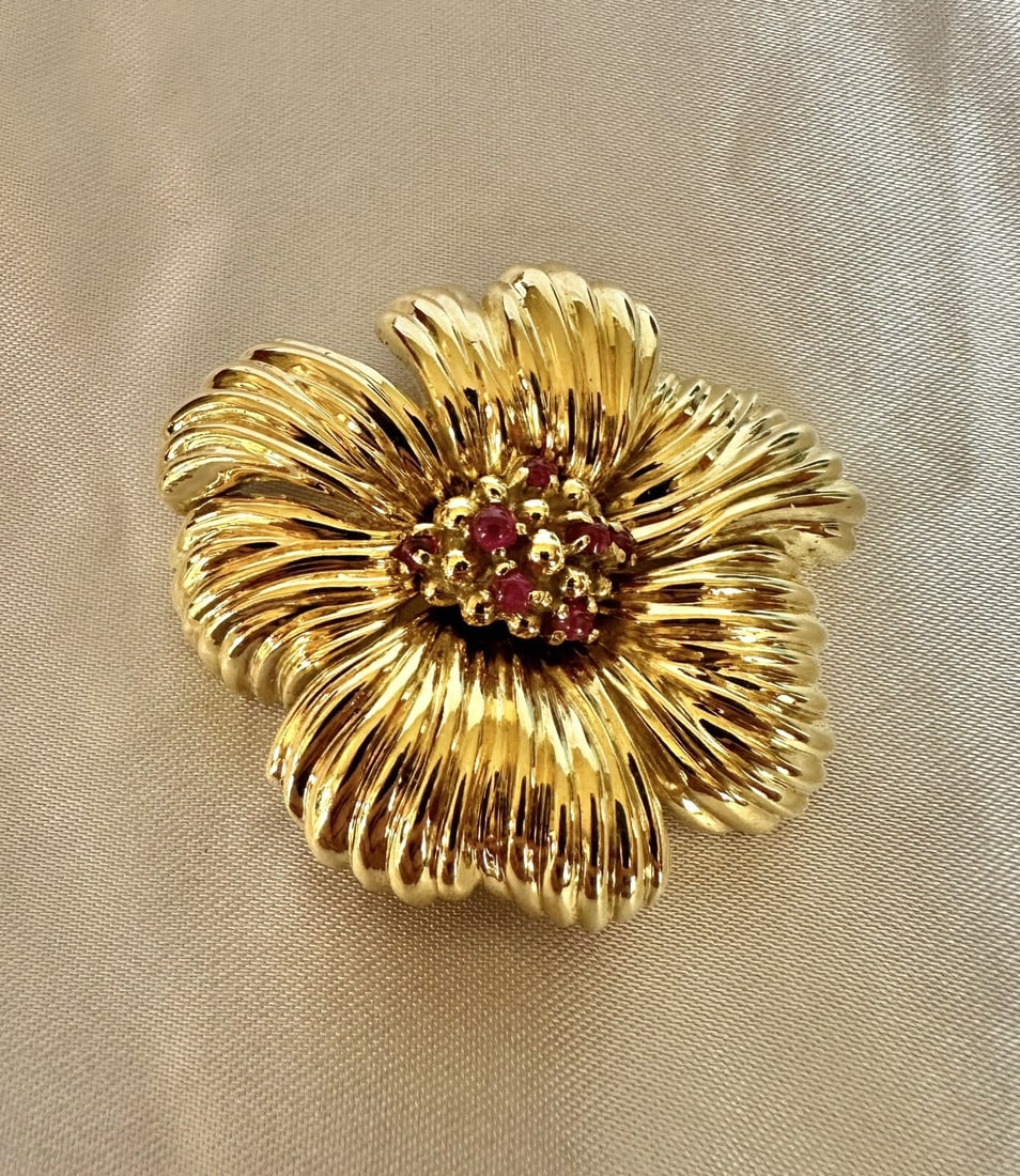 Tiffany & Co 18K Yellow Gold Ruby Brooch with Original Boxes: Tiffany & Co 18K Yellow Gold Ruby Brooch with Original Boxes This exquisite Tiffany & Co. brooch features a stunning design crafted in 18k yellow gold, accented with a vibrant ruby. Weighing approxima