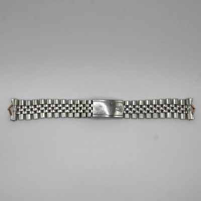 Rolex Jubilee 20mm Stainless Steel Watch Bracelet End Links: Rolex Jubilee 20mm Stainless Steel Watch Bracelet End Links This is a pre-owned Rolex Jubilee bracelet featuring 50 end links and crafted from steel. It is designed to fit watches with a 20mm lug widt