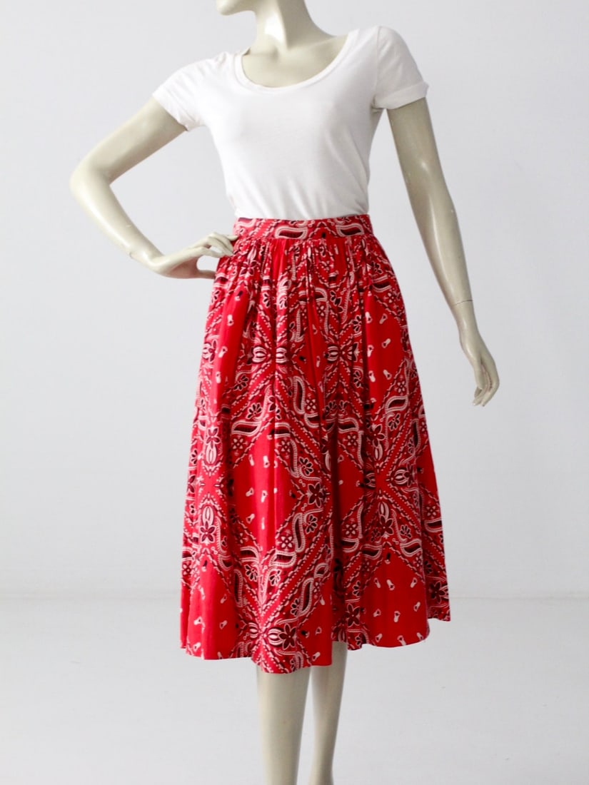 Vintage 1950s Red Cotton Circle Skirt Bandana Paisley Print: Vintage 1950s Red Cotton Circle Skirt Bandana Paisley Print Step back in time with this delightful Vintage 50s Circle Skirt. Crafted from classic red cotton, this skirt features an eye-catching bandan