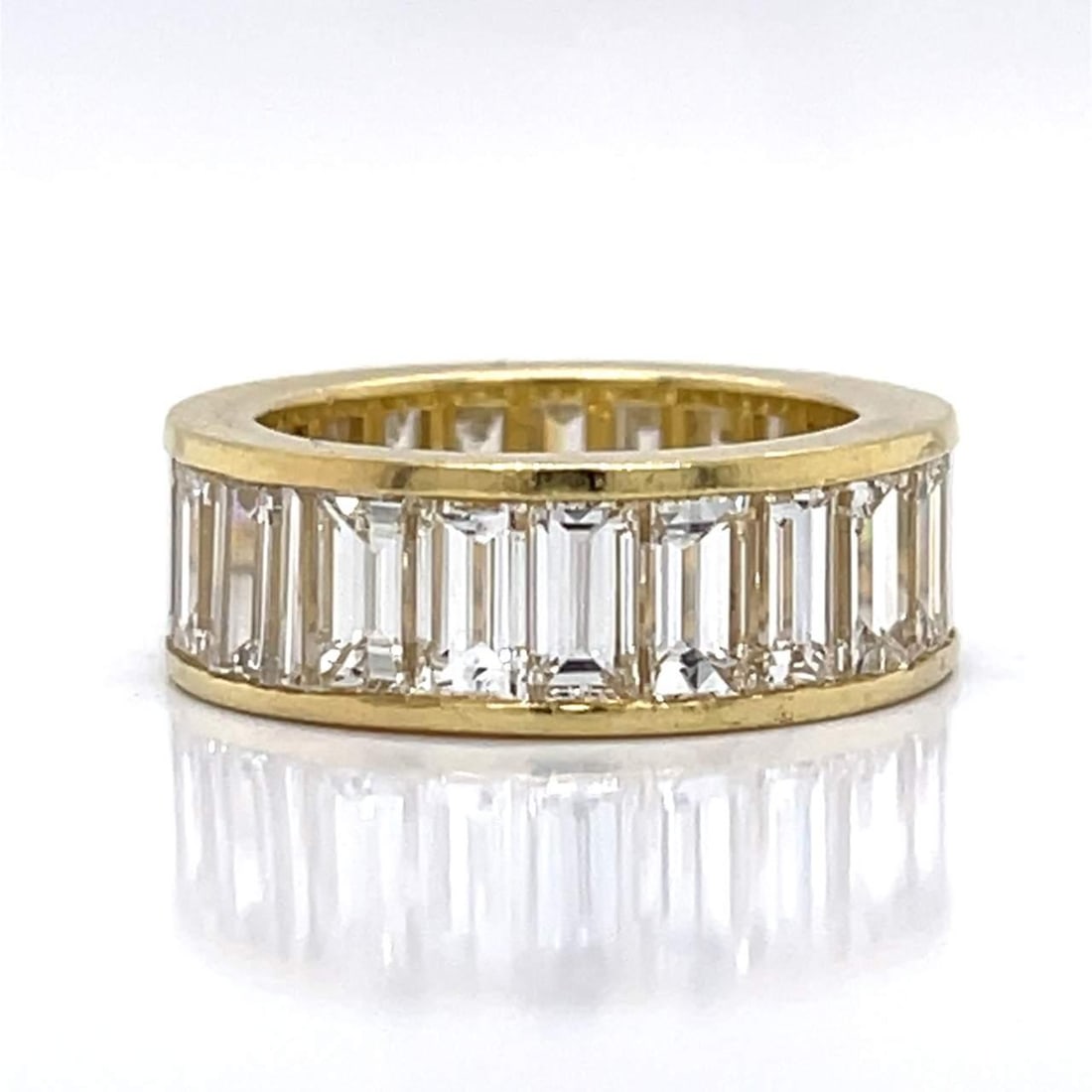 18K Yellow Gold 10 Ct Diamond Eternity Band 23 Diamonds: 18K Yellow Gold 10 Ct Diamond Eternity Band 23 Diamonds This stunning eternity band is crafted from luxurious 18K yellow gold and features 23 sparkling diamonds totaling approximately 10.00 ct. The di
