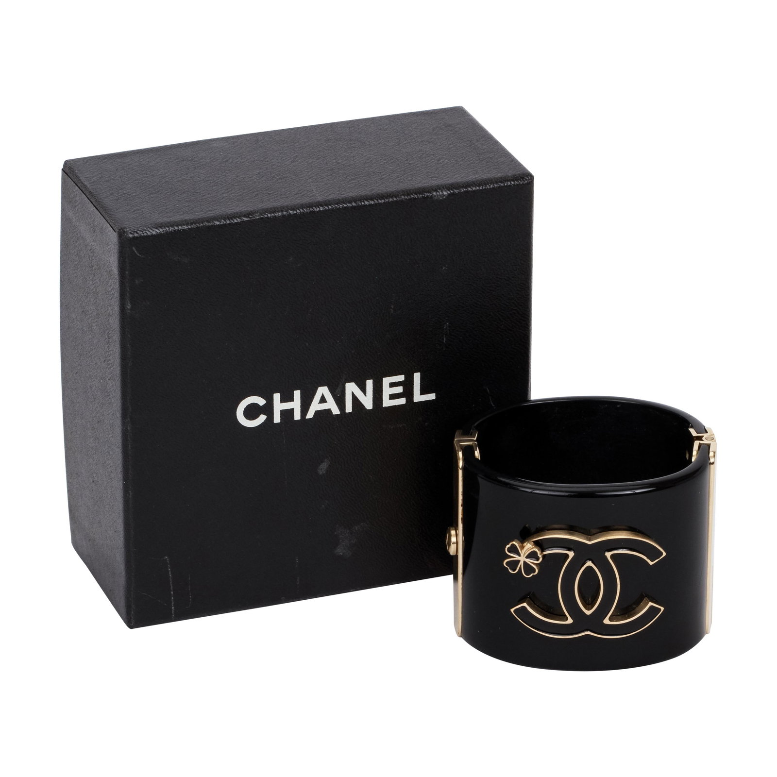 Chanel Black Lucite Hinged Oval Cuff Bracelet CC Logo 2017: Chanel Black Lucite Hinged Oval Cuff Bracelet CC Logo 2017 This exquisite Chanel Black Lucite Hinged Oval Cuff Bracelet is a stunning accessory that showcases the iconic CC logo with a clover design. 