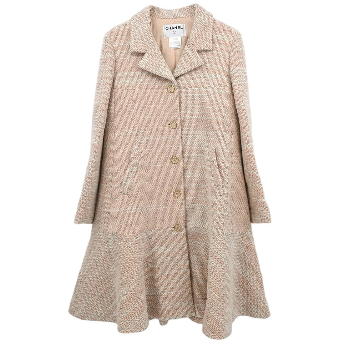 Chanel Vintage Pink Single Breasted Coat 01A Size 38: Chanel Vintage Pink Single Breasted Coat 01A Size 38 This exquisite Chanel single-breasted coat in a lovely pink hue is a vintage piece originating from France. Crafted from a luxurious blend of 66% w
