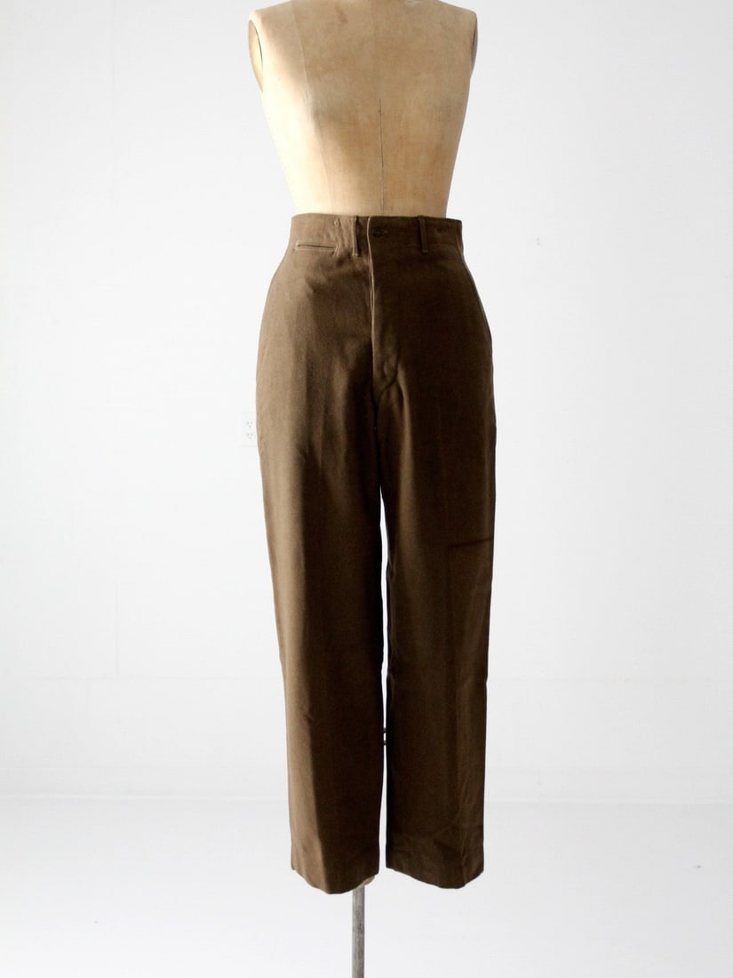Vintage 1940s US Army Olive Brown Wool Trousers with 5 Pockets: Vintage 1940s US Army Olive Brown Wool Trousers with 5 Pockets These vintage U.S. Army wool trousers from the 1940s embody a classic military style with their high waist and full straight leg design. 