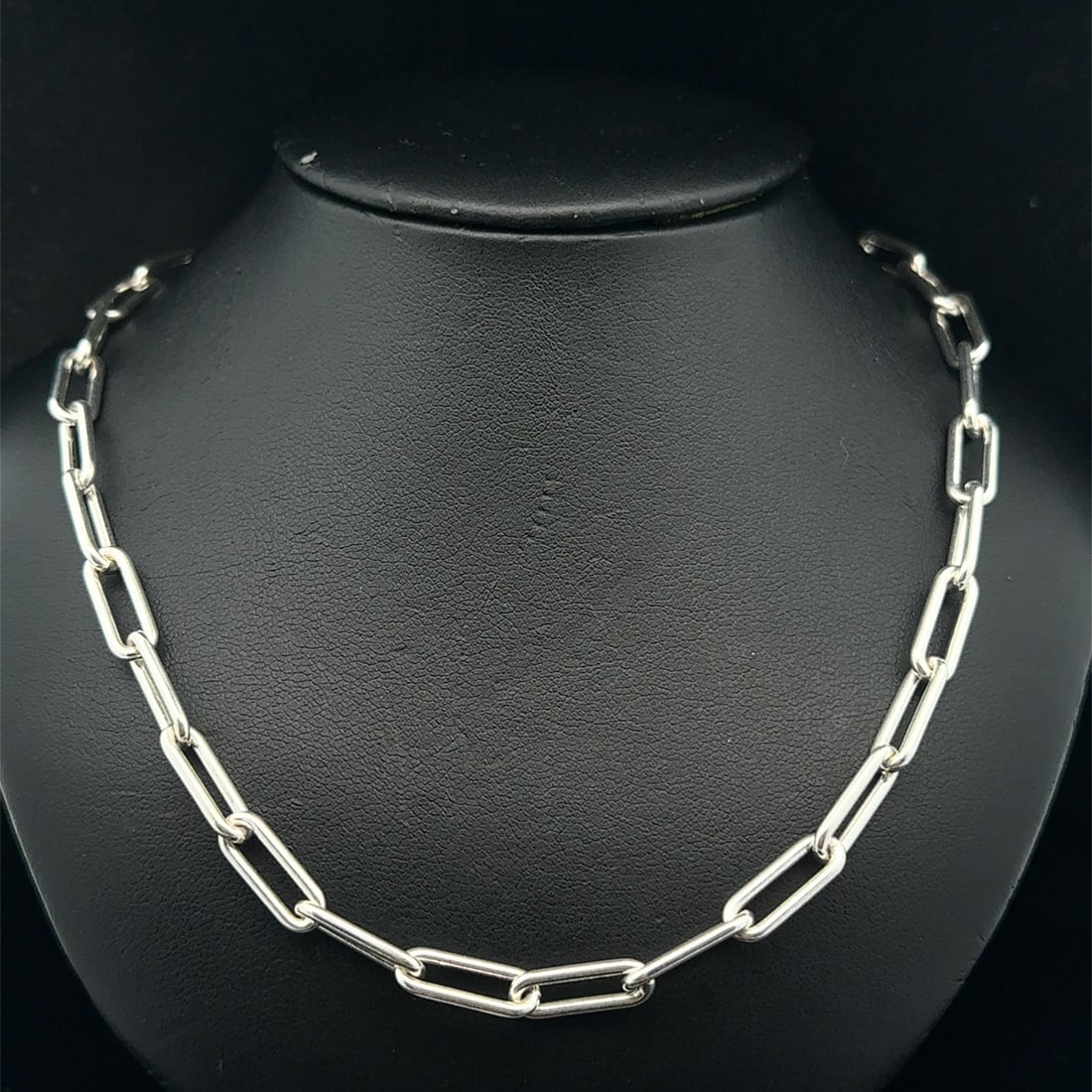 Sterling Silver 18 Inch Oval Paperclip Chain Necklace With Lobster Clasp: Sterling Silver 18 Inch Oval Paperclip Chain Necklace With Lobster Clasp This 18-inch oval paperclip link chain necklace is crafted from solid sterling silver and features a lobster claw clasp for sec