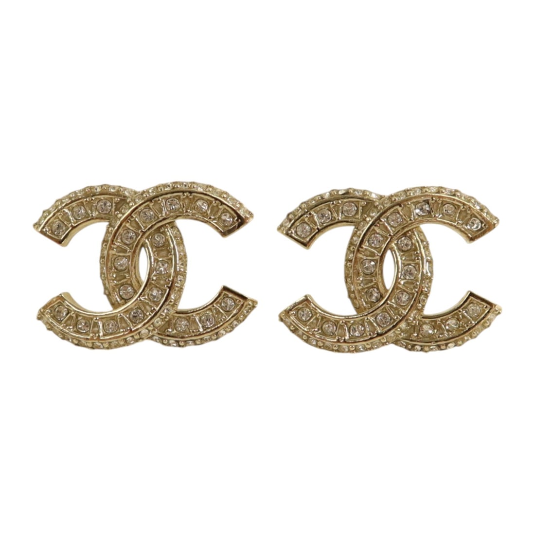 CHANEL Gold GG Drop Earrings B23V: CHANEL Gold GG Drop Earrings B23V These CHANEL GG earrings feature a gold-tone finish and are crafted from unspecified metal. Designed for women, they offer a sophisticated addition to any jewelry col