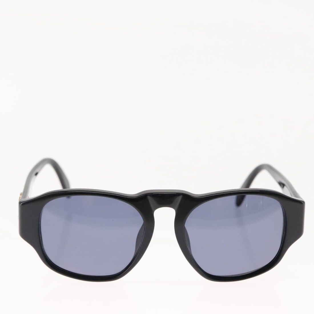 Black Plastic Sunglasses with Chanel CC Logo for Women: Black Plastic Sunglasses with Chanel CC Logo for Women These Chanel Logo CC sunglasses for women feature a black plastic frame designed in Italy. The sunglasses measure 13.5 cm in width and 5 cm in he