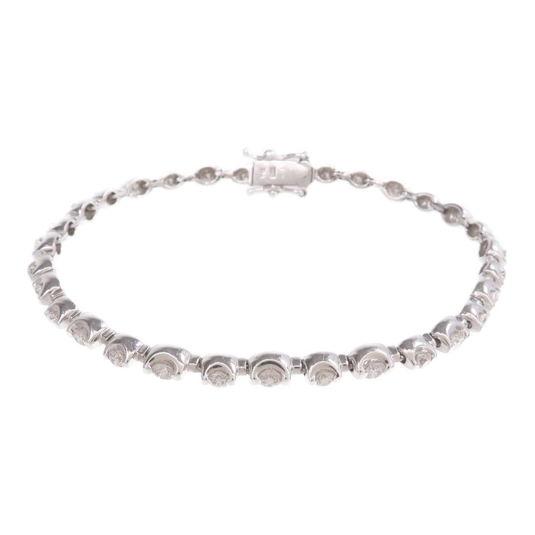 18K White Gold Diamond Bracelet JEWELRY: 18K White Gold Diamond Bracelet JEWELRY This elegant women's bracelet features sparkling diamonds set in 18K white gold. Designed in a classic style, it offers a refined and timeless look suitable for
