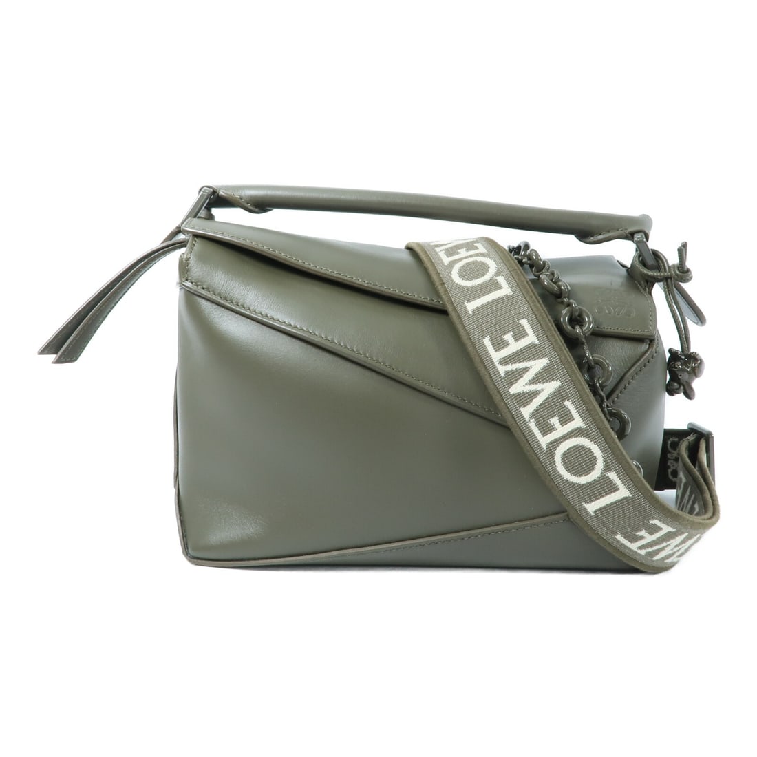 LOEWE Edge Puzzle Small Khaki Calfskin 2 Way Shoulder Bag: LOEWE Edge Puzzle Small Khaki Calfskin 2 Way Shoulder Bag This LOEWE Edge Puzzle Small 2-Way Shoulder Bag is crafted from high-quality calfskin leather in a sophisticated khaki color. Designed for ver