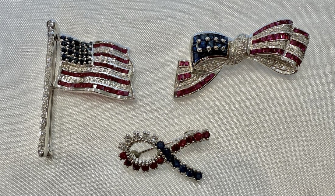 14K White Gold US Flag Brooch Set with Diamonds Rubies Sapphires: 14K White Gold US Flag Brooch Set with Diamonds Rubies Sapphires Elevate your accessory collection with this stunning set of US flag-themed brooches crafted from 14k white gold. Adorned with exquisite