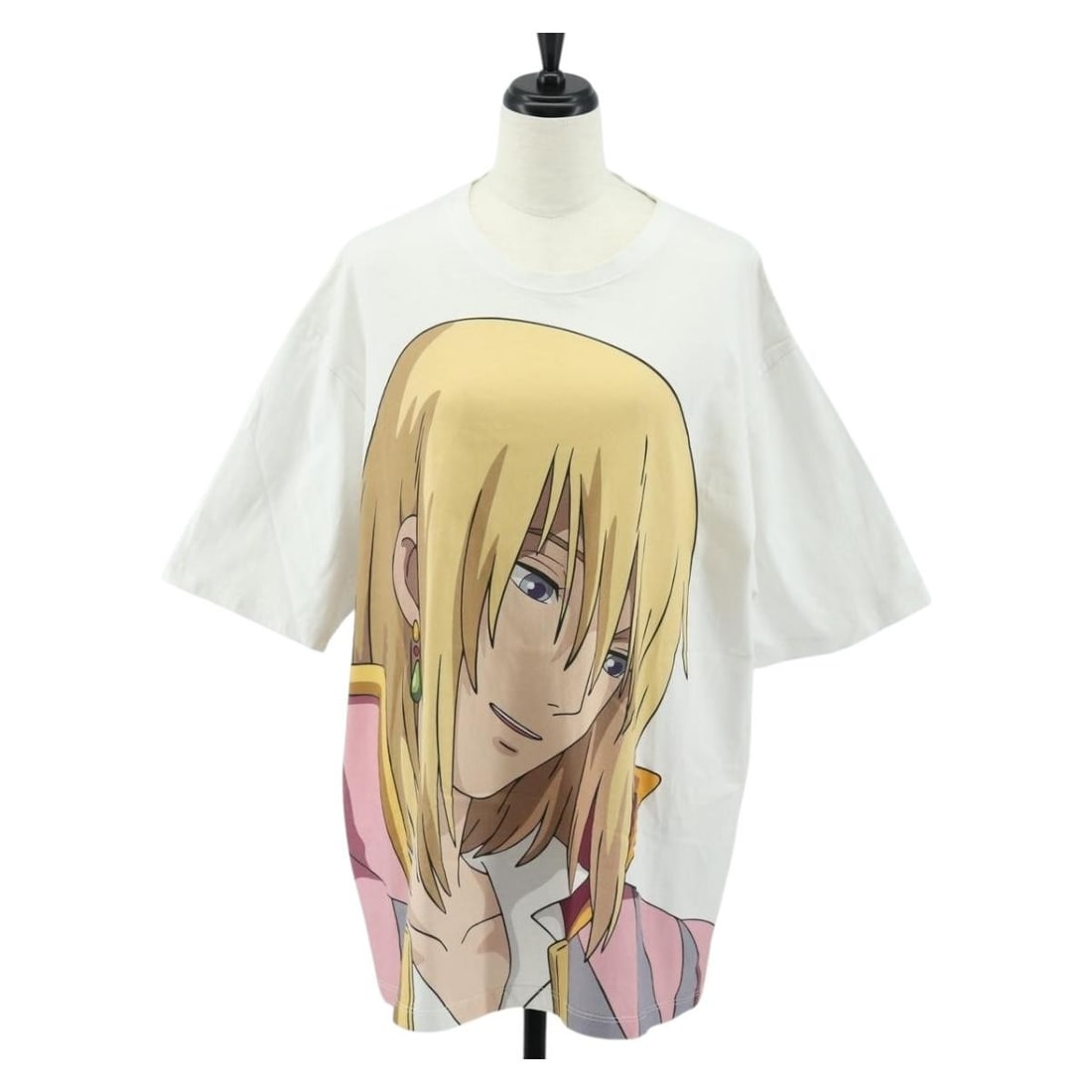 Loewe Studio Ghibli Howl's Moving Castle White Cotton Women's T-shirt: Loewe Studio Ghibli Howl's Moving Castle White Cotton Women's T-shirt This LOEWE x Studio Ghibli Howl's Moving Castle Howl T-shirt features a short-sleeved design crafted from white cotton. Designed f