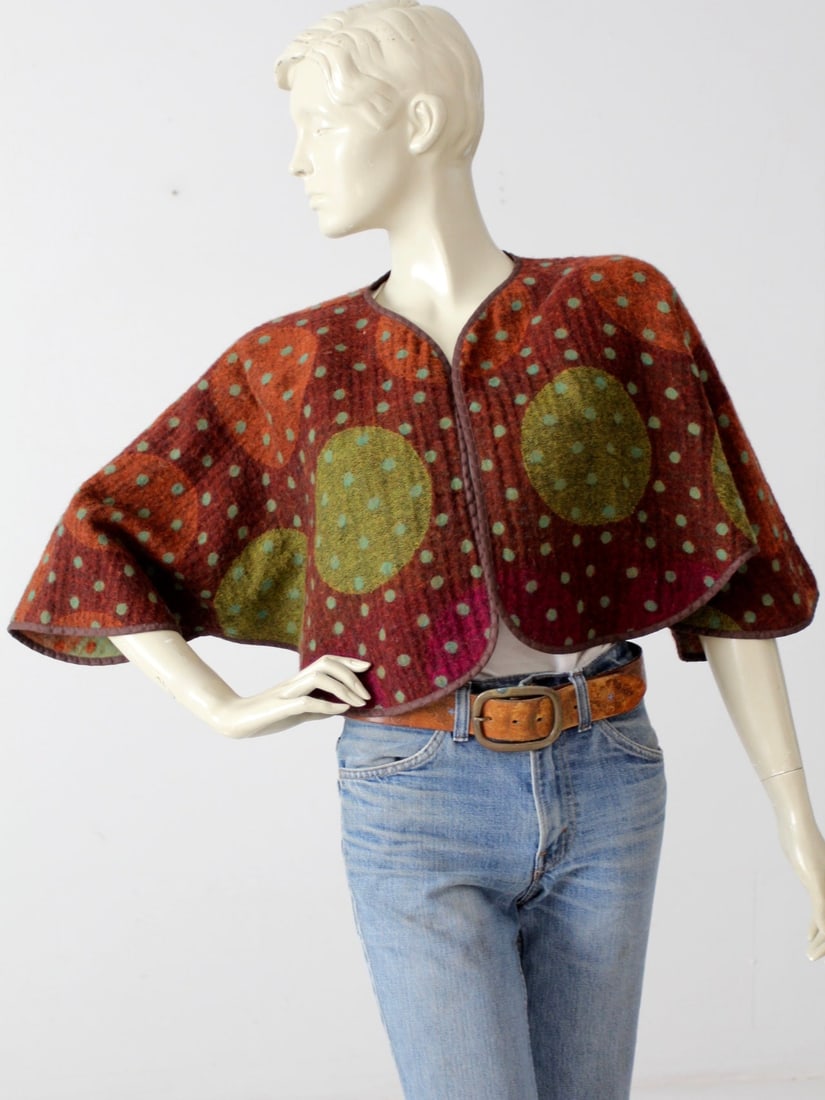 Chic Vintage Wool Crop Open Cardigan with Green Dot Pattern: Chic Vintage Wool Crop Open Cardigan with Green Dot Pattern This vintage wool caplet sweater is a stylish brown crop open cardigan adorned with a mod green dot and circle pattern. The open batwing sle