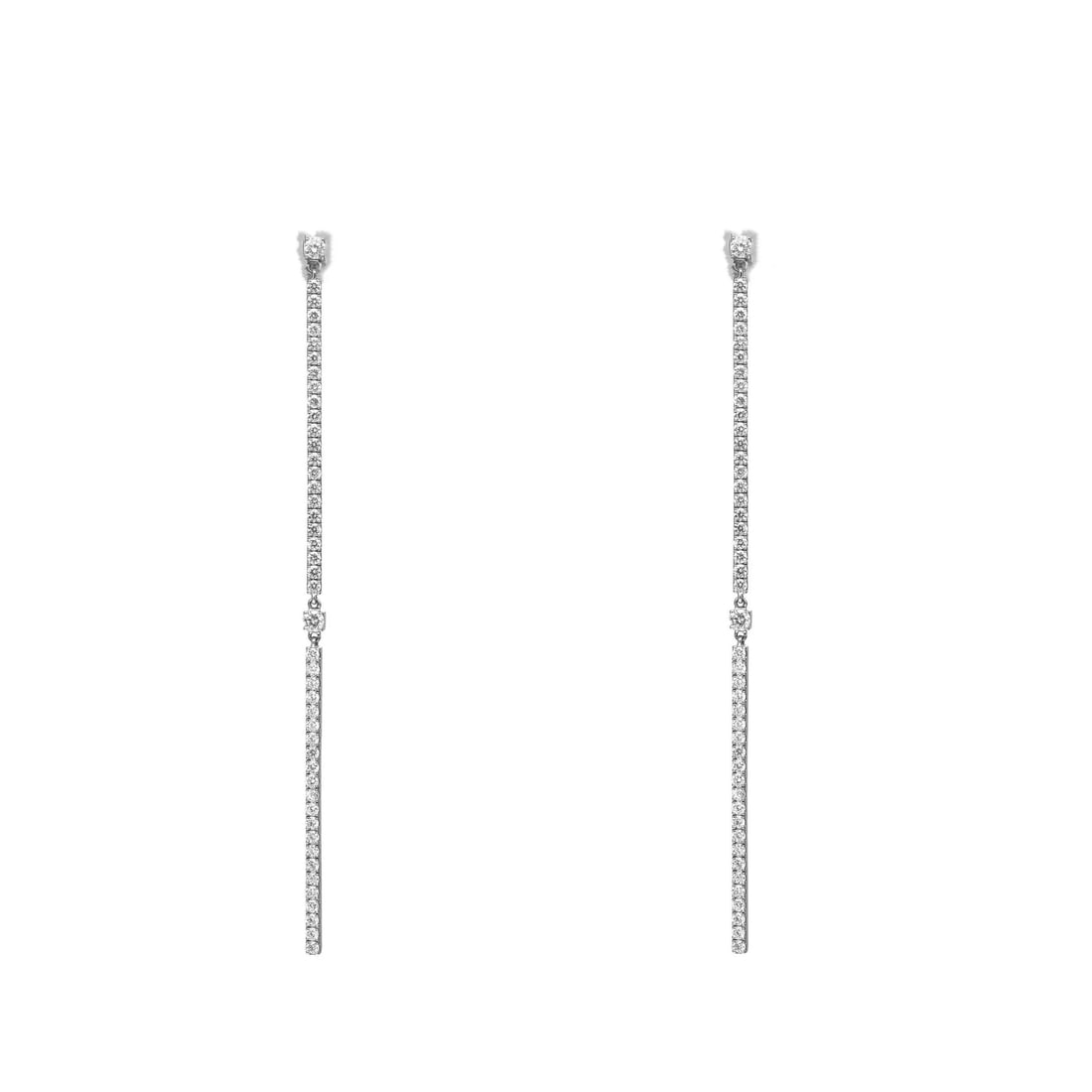 Messika 2 Barrettes Gatsby 1.26ct Diamond Drop Earrings 18K White Gold: Messika 2 Barrettes Gatsby 1.26ct Diamond Drop Earrings 18K White Gold Presenting the exquisite Messika 2 Barrettes Gatsby long drop earrings, elegantly crafted in 18K white gold. These stunning earri