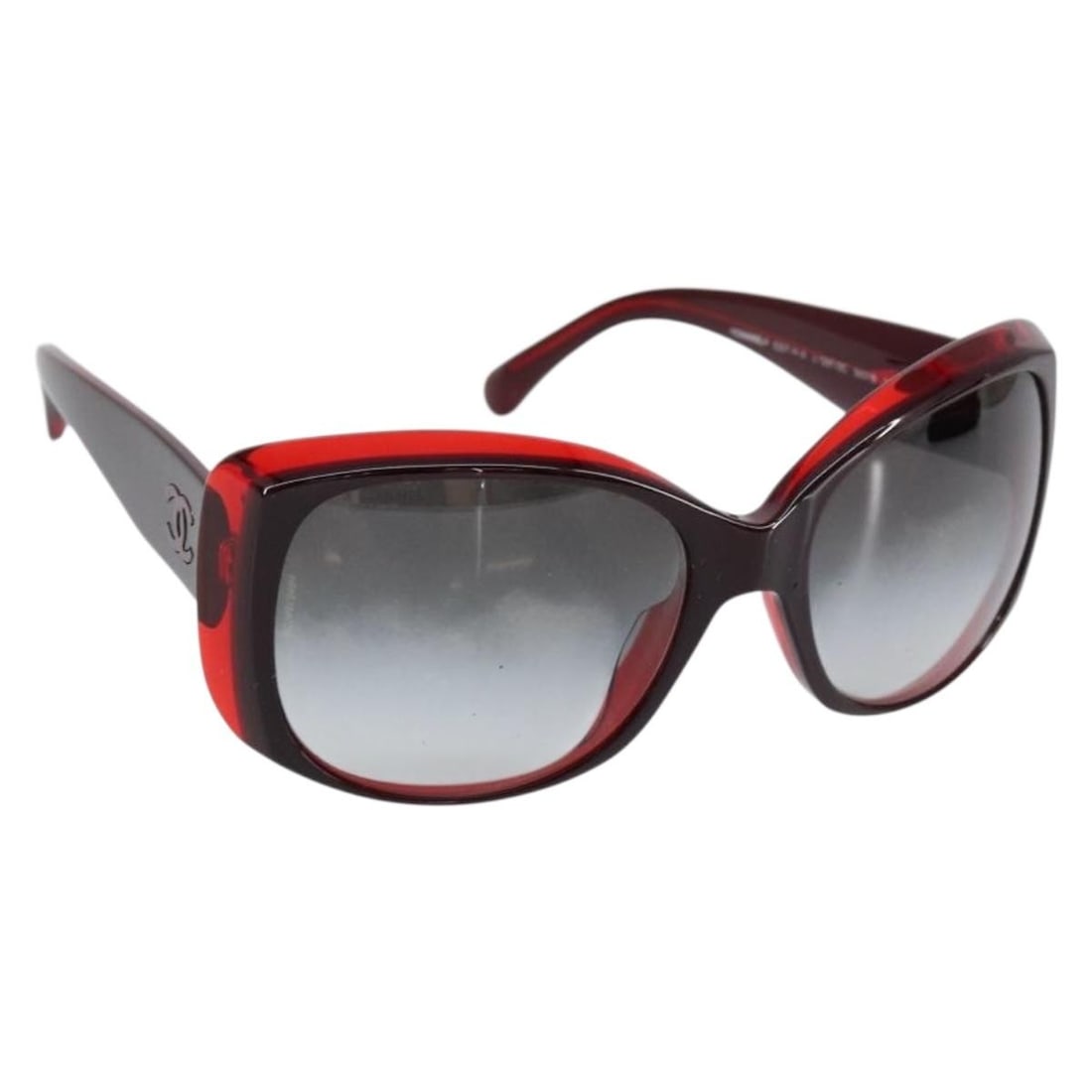 Red Plastic Sunglasses with Chanel CC Logo for Women: Red Plastic Sunglasses with Chanel CC Logo for Women These pre-owned Chanel Logo CC sunglasses for women feature a red plastic frame. They are crafted in Italy and measure 13 cm in width and 5 cm in h