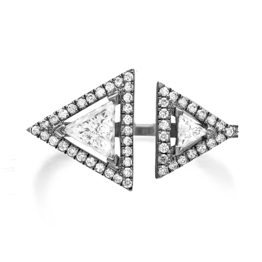 Messika Thea Toi & Moi Diamond Ring 18K Blackened White Gold 0.65ct: Messika Thea Toi & Moi Diamond Ring 18K Blackened White Gold 0.65ct Introducing the exquisite Messika Thea Toi & Moi Diamond Ring, a stunning piece crafted from 18K blackened white gold. This elegant 