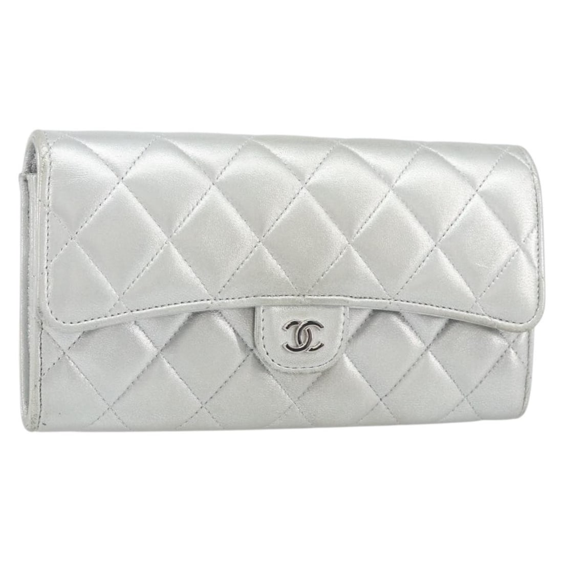 Chanel Silver Matelasse Lambskin Long Wallet with CC Logo and Accessories: Chanel Silver Matelasse Lambskin Long Wallet with CC Logo and Accessories This CHANEL Matelasse long wallet is crafted from luxurious lambskin leather in a silver color. The wallet features a classic 