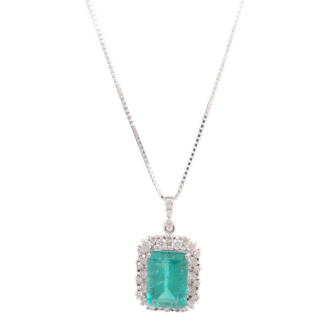 Emerald and Diamond Platinum Necklace in Pt850: Emerald and Diamond Platinum Necklace in Pt850 This platinum necklace features a vibrant green emerald as the main stone, set in Pt850 platinum. The necklace is in very good condition and showcases a 