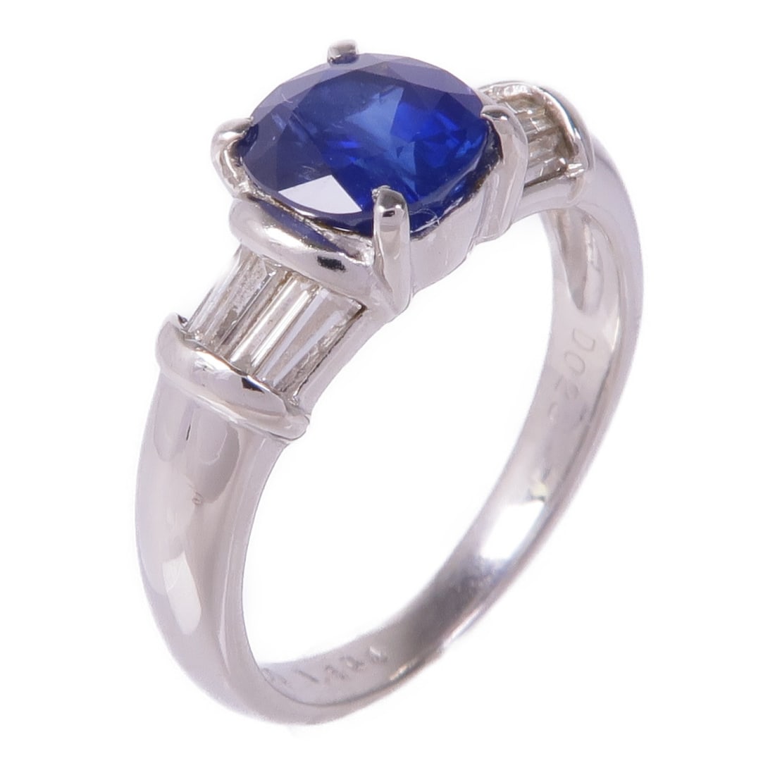 JEWELRY Blue Sapphire Diamond Ring in PT900 Platinum US Size 6: JEWELRY Blue Sapphire Diamond Ring in PT900 Platinum US Size 6 This stunning ring features a beautiful blue sapphire set in premium Pt900 platinum, offering both elegance and durability. The ring is d